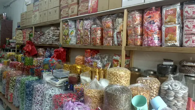 Makanan Ringan di Pasar Petak Sembilan Glodok, Jakarta. Liputan6.com/Maulandy Yadika
