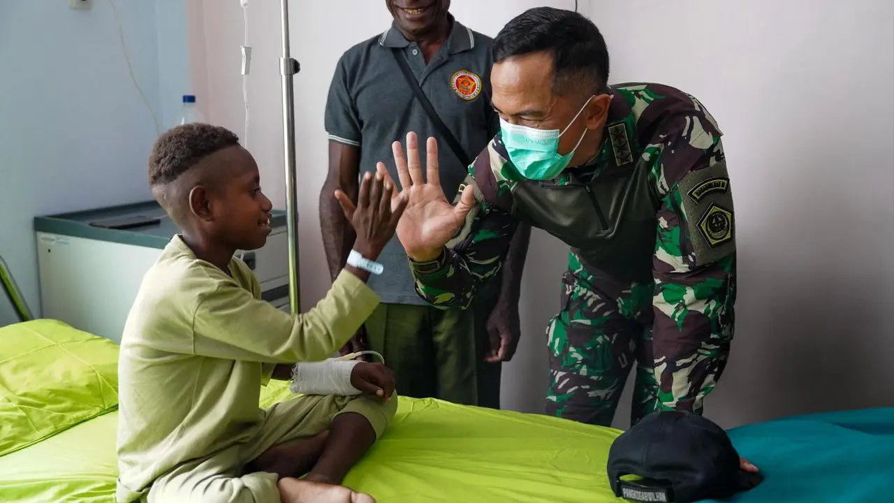 Memperingati Hari Ulang Tahun (HUT) Komando Gabungan Wilayah Pertahanan (Kogabwilhan) III Ke-6, Tentara Nasional Indonesia (TNI) menggelar kegiatan sosial operasi bibir sumbing gratis bagi anak-anak di pelosok, pedalaman hutan dan pegunungan Papua (Istime