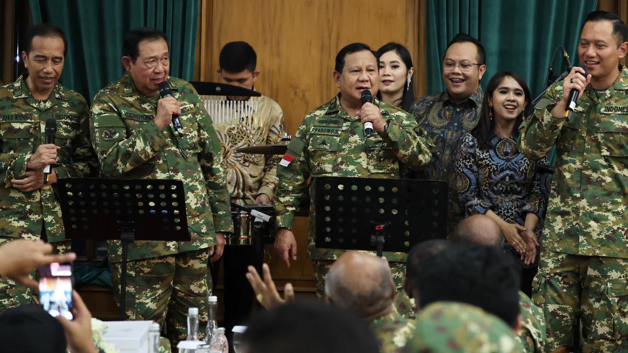 Momen Prabowo, Jokowi dan SBY Nyanyi Bareng ‘Kamu Enggak Sendirian’ di Retret Kepala Daerah