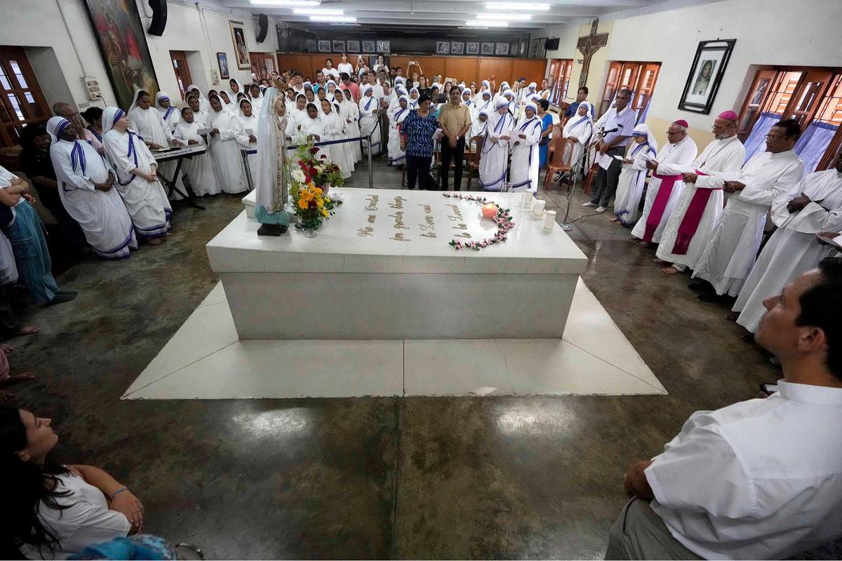FOTO: Doa Peringati 115 Tahun Kelahiran Bunda Teresa