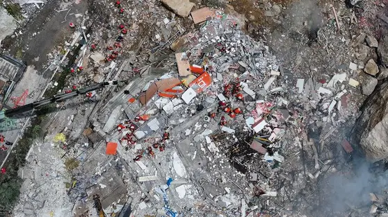 Tanah Longsor di China Timbun Permukiman Warga, 10 Orang Selamat