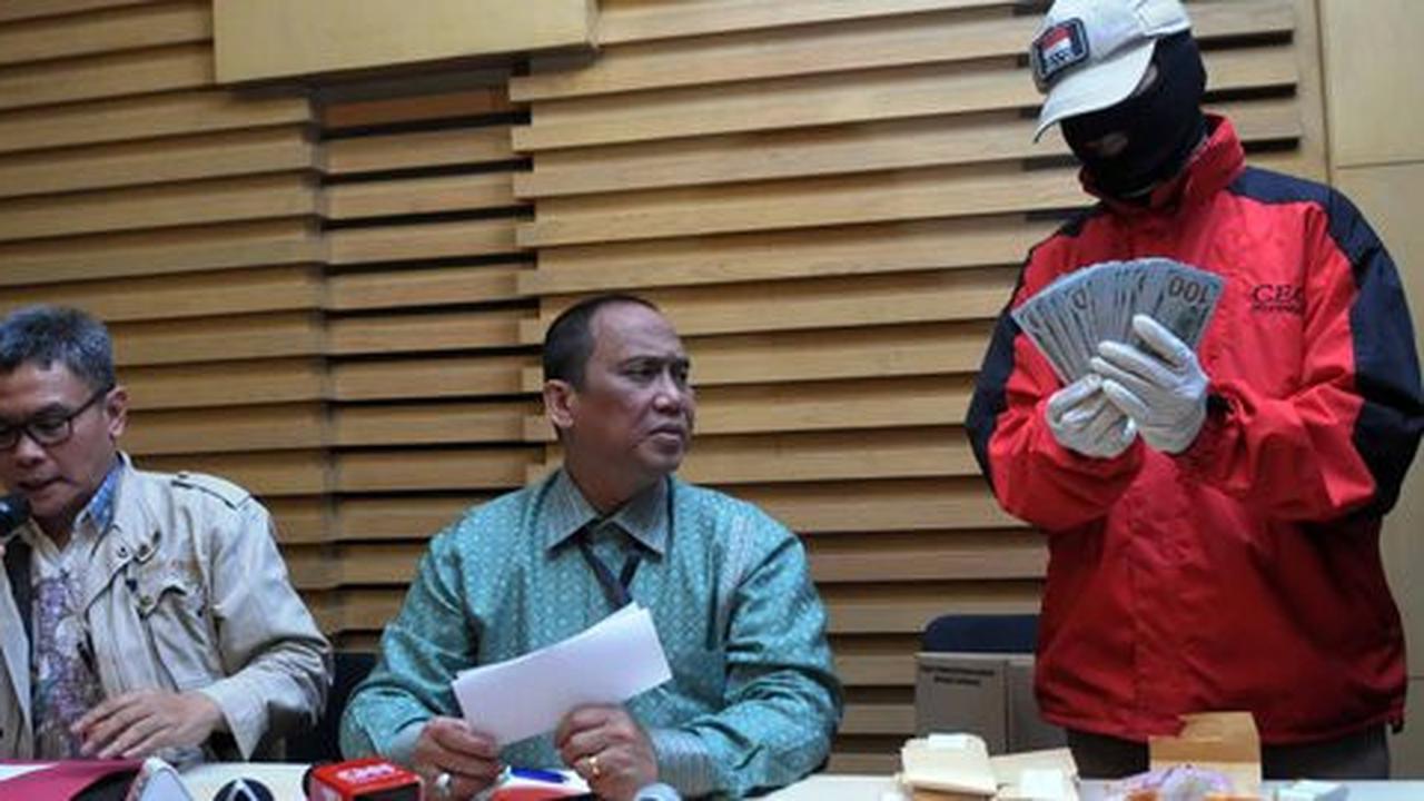 KPK tunjukkan barang bukti hasil OTT anggota DPRD Banten
