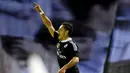 Penyerang Real Madrid, Javier Hernandez  merayakan selebrasi usai mencetak gol ke gawang Celta Vigo pada laga Liga Spanyol di Stadion Balaidos , Spanyol, Senin (27/4/2015). Real Madrid menang 4-2 atas Celta Vigo. (REUTERS/Miguel Vidal)