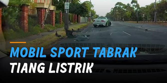 VIDEO: Bergaya Kendarai Mobil Kencang, Mobil Sport Tabrak Tiang Listrik