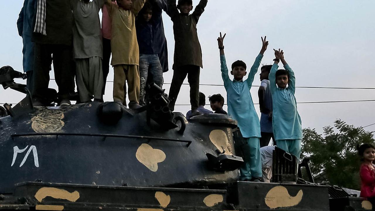 FOTO: Ekspresi Kegembiran Warga Pakistan Usai Gencatan Senajata India-Pakistan