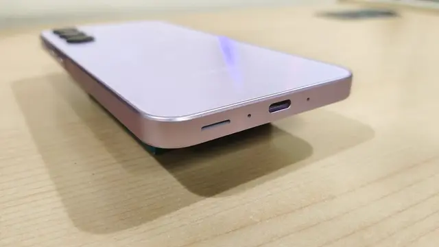 Sisi Bawah dan Kiri Galaxy A35 5G