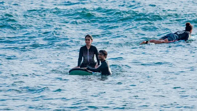 Sahila Hisyam lakoni olahraga surfing (Instagram/sahilahisyam)