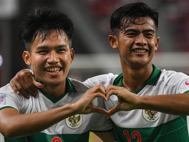 Timnas Indonesia memang gagal memetik kemenangan di leg pertama semifinal Piala AFF 2020 kontra Singapura. Namun hasil imbang 1-1 telah mencatat kemampuan skuat Garuda melaui rapor usai laga yang dapat jadi acuan untuk leg kedua. Seperti apa rapornya? Simak yuk! (AFP/Roslan Rahman)