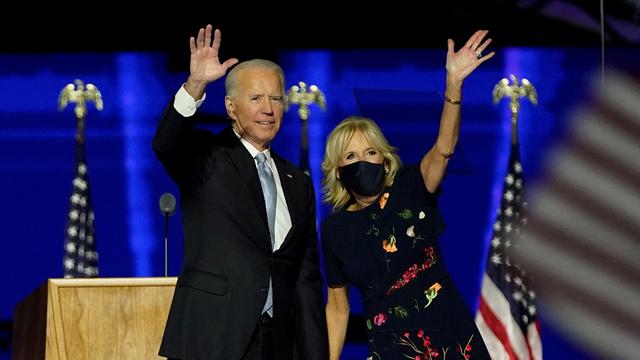 Joe Biden dan istri. (dok. Andrew Harnik / POOL / AFP)