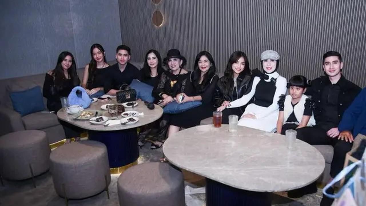 Foto Ultah Venna Melinda ke-53 Dapat Hadiah Mewah, Dikira Mobil Ternyata Sandal