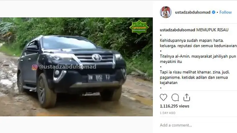 Ustaz Abdul Somad Menerobos Lumpur Pakai Toyota Fortuner