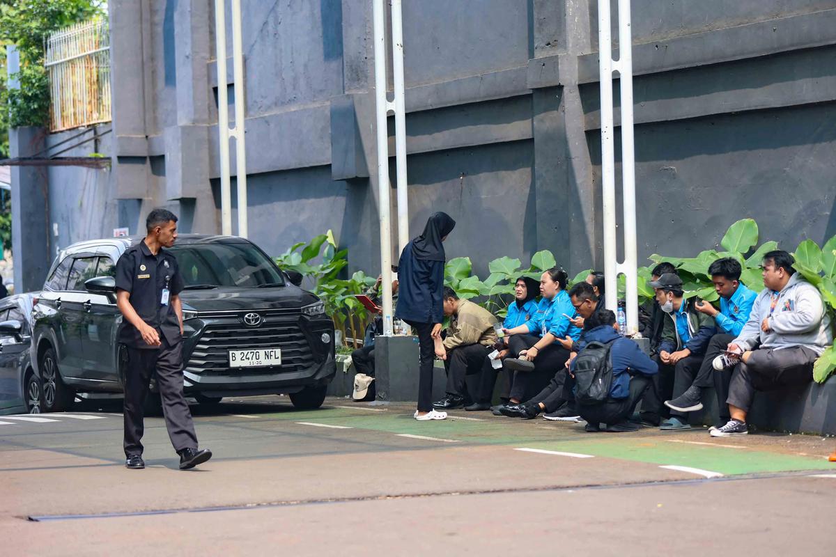 FOTO: Kejagung Geledah Kantor BGN Aktivitas Pegawai Terganggu