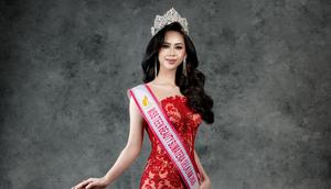 Syifa Rahman lahir di Lahat, 30 Maret 2009. Siswi SMA dengan tinggi 167 cm ini memancarkan aura kepemimpinan kuat dan kedewasaan dalam berpikir.
