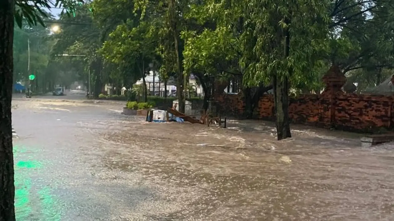 Banjir melanda kabupaten Cirebon, Jawa Barat.