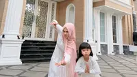 7 Potret Fasad Rumah Baru Ria Ricis, Elegan dan Mewah