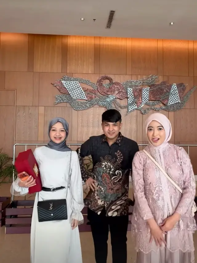 Detail baju batik Jirayut (Foto: Instagram @jirayutdaa4official)