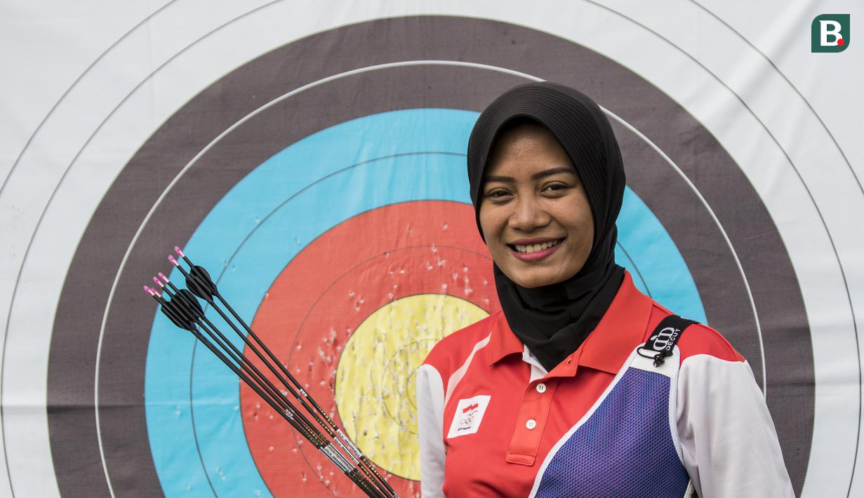 Pepanah Indonesia, Diananda Choirunisa, saat pemusatan latihan jelang Asian Games XVIII di Lapangan Panahan Senayan, Jakarta, Rabu (6/6/2018). Cabang panahan menargetkan satu medali emas pada Asian Games. (Bola.com/Vitalis Yogi Trisna)