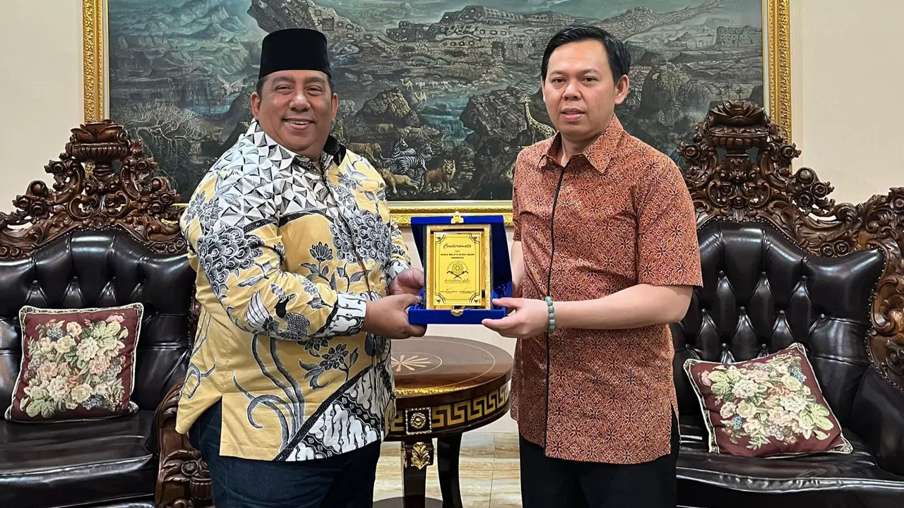 Ketua DPD RI, Sultan Bahktiar Najamudin (kanan) dan Ketua Dunia Melayu Dunia Islam (DMDI) Said Aldi Al idrus (Istimewa)