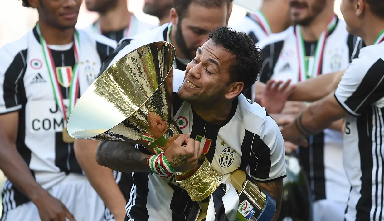 Bek Kanan - Dani Alves (Brasil) - Paris Saint Germain. (AFP/Filippo Monteforte)