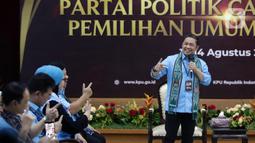 Ketua Partai Gelombang Rakyat (Gelora) Indonesia, Anis Matta saat rangkaian pendaftaran Partai Politik Calon Peserta Pemilu 2024 di Gedung KPU, Jakarta, Minggu (7/8/2022). Hingga hari ketujuh masa pendaftaran, tercatat sudah 14 Partai Politik mendaftar untuk ikut dalam Pemilu 2024. (Liputan6.com/Helmi Fithriansyah)