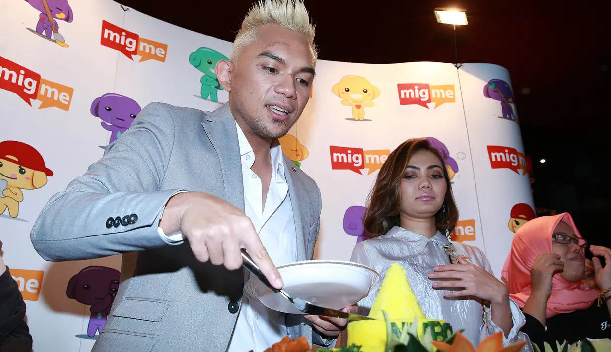 Rina Nose mengaku, salah satunya alasan diundurnya karena bulan Juli adalah bertepatan dengan bulan Ramadhan. Bersyukur keluarganya bisa memahami kondisinya. (Deki Prayoga/Bintang.com)