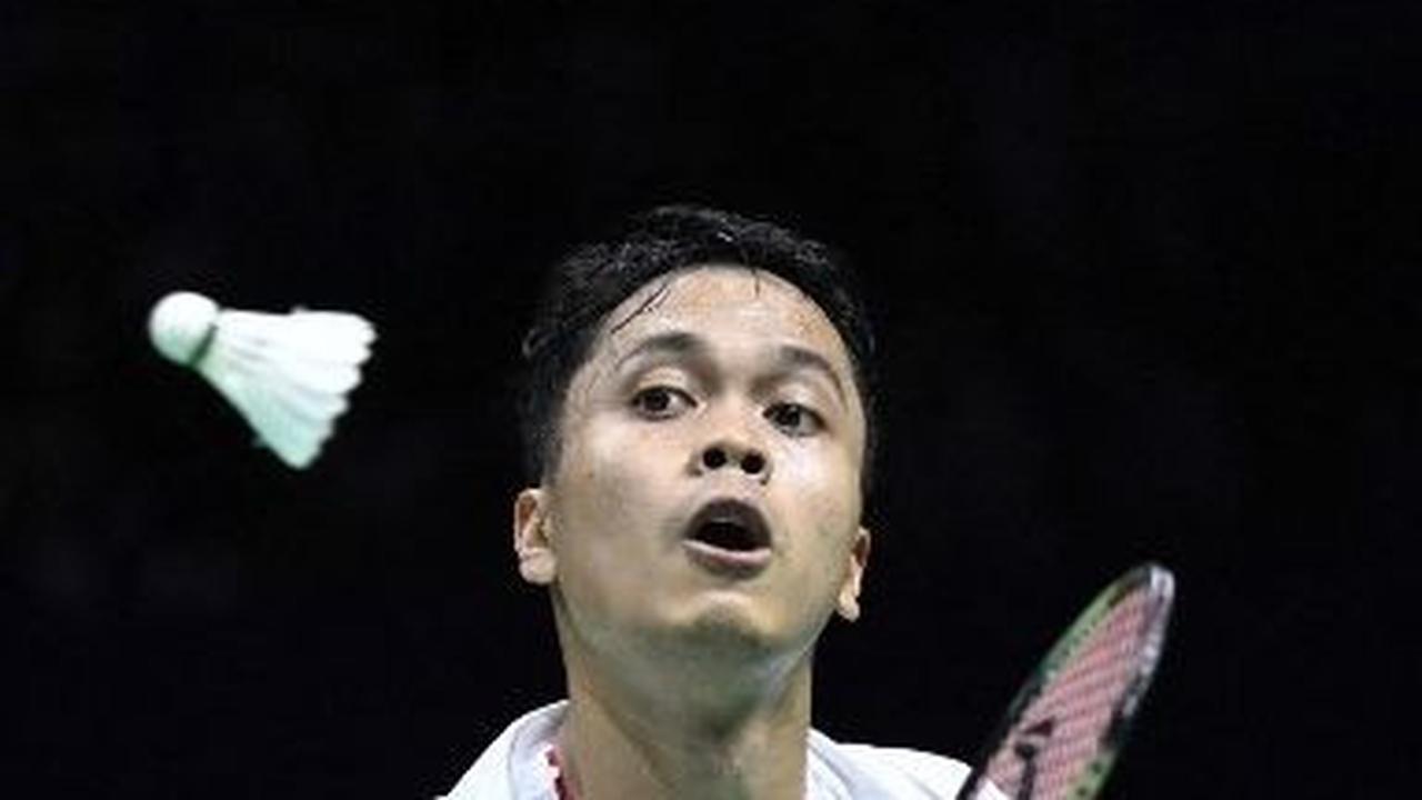 Anthony Ginting menyumbangkan poin pertama untuk Indonesia setelah mengalahkan Jeon Hyeok-jin dalam pertarungan sengit. Anthony Ginting bermain hingga rubber gim untuk kemenangan 14-21, 21-16, dan 21-16.&nbsp;Foto: Wang Zhao/AFP<br>
