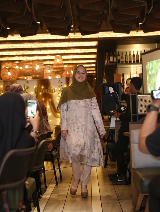 Melody Nurramdhani Laksani di Senayan City, Jumat (17/1/2020). (Adrian Putra/Fimela.com)