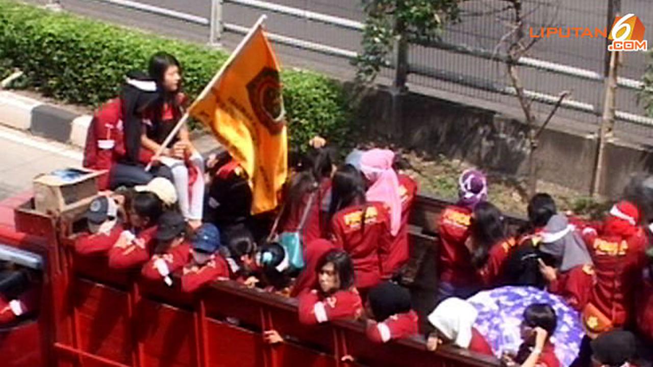 demo-buruh-131121b.jpg