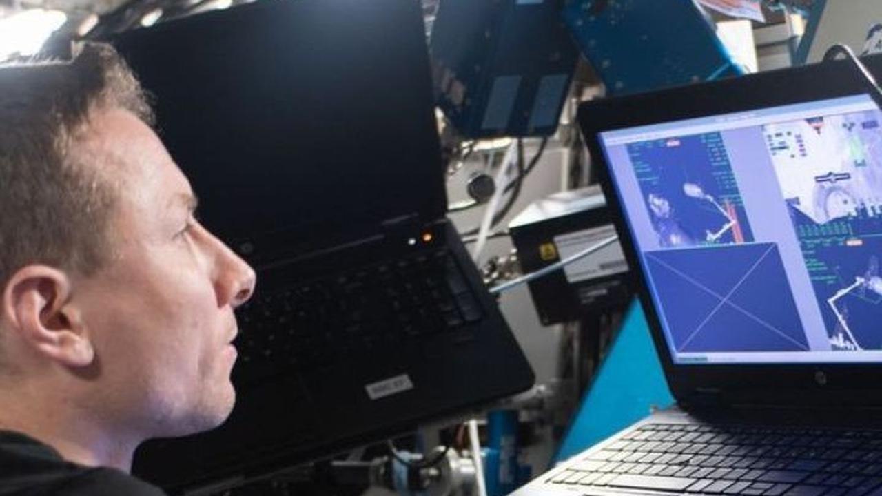 Begini Cara Astronot Menelpon Keluarganya di Bumi, Ada yang Unik dalam Prosesnya