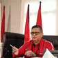 Sekjen DPP PDI Perjuangan Hasto Kristiyanto saat melakukan telekonferensi dengan Ketua Umum PDI Perjuangan Megawati Soekarnoputri. (Istimewa)