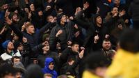 Suporter Manchester City Vs Manchester United tegang usai laga leg kedua semifinal Piala Liga Inggris di Etihad Stadium, Kamis (30/1/2020) dini hari WIB. (AFP/Oli Scarff)