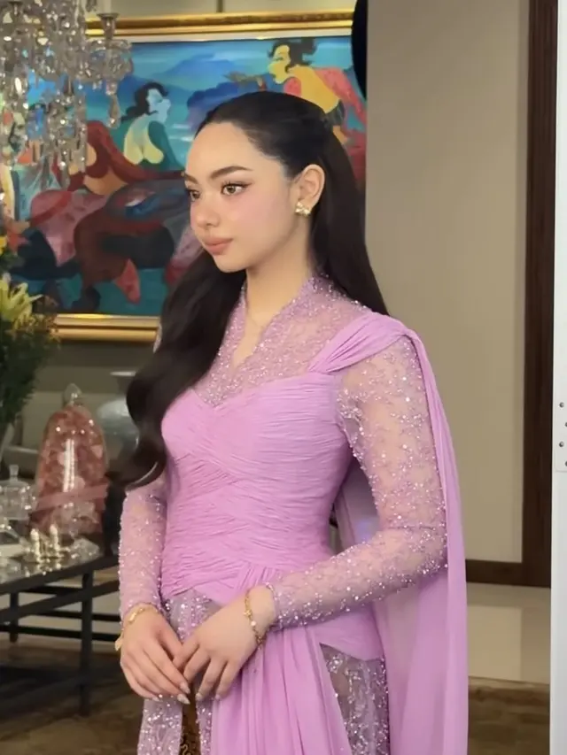 Putri Airlangga Hartanto dan Yanti Airlangga saat wisuda. [@ivanatan]