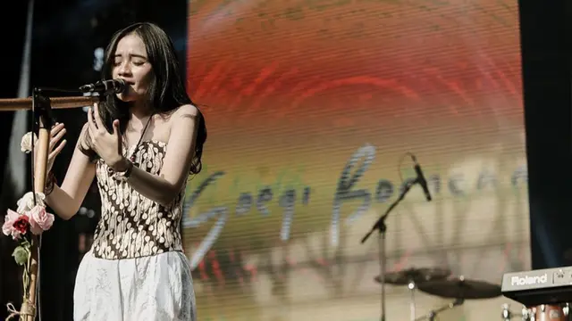 Busana Etnik dan Batik Jadi Ciri Khas Fanny Soegi Bornean Saat Manggung