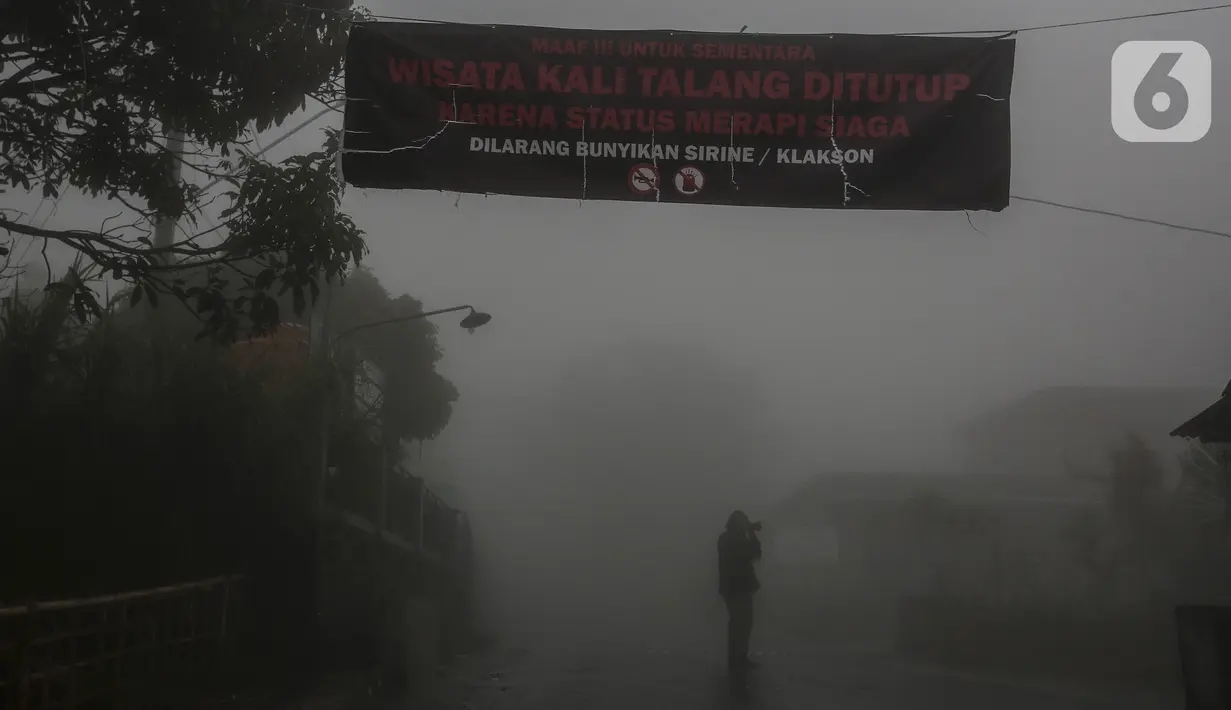 Suasana di Pos Pantau Merapi Induk Balerante, Kemalang, Klaten, Jawa Tengah, Jumat (20/11/2020). Kepala BPPTKG Hanik Humaida menyebut perjalanan magma Gunung Merapi ke puncak makin dekati permukaan. (Liputan6.com/Johan Tallo)