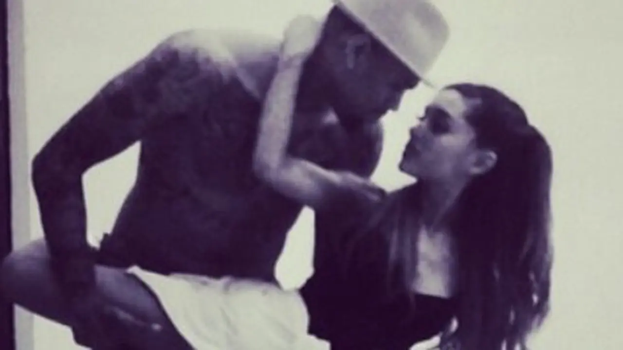 Duet dengan Chris Brown, Ini Persiapan Ariana Grande