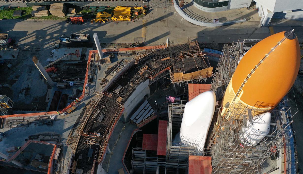 Endeavour akan ditempatkan di atas pelat beton seberat 1.800 ton serta didukung sejumlah teknologi untuk melindunginya dari gempa bumi. (Mario Tama/Getty Images North America/Getty Images via AFP)