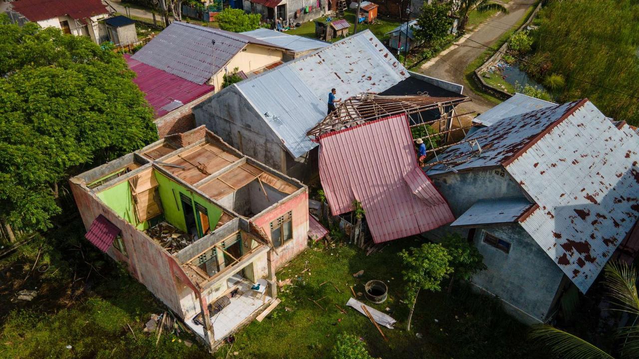 Rumah warga di Aceh Besar hancur akibat terjangan angin kencang