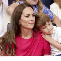 Kate Middleton dan Pangeran Louis. (Chris Jackson/Pool Photo via AP)