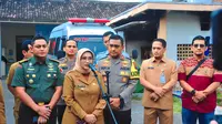 Pj Bupati Lumajang Indah Wahyuni  (Tengah) memberikan keterangan pers terkait kecelakaan minibus elf  yang menewaskan 11 orang penumpangnya (Istimewa)
