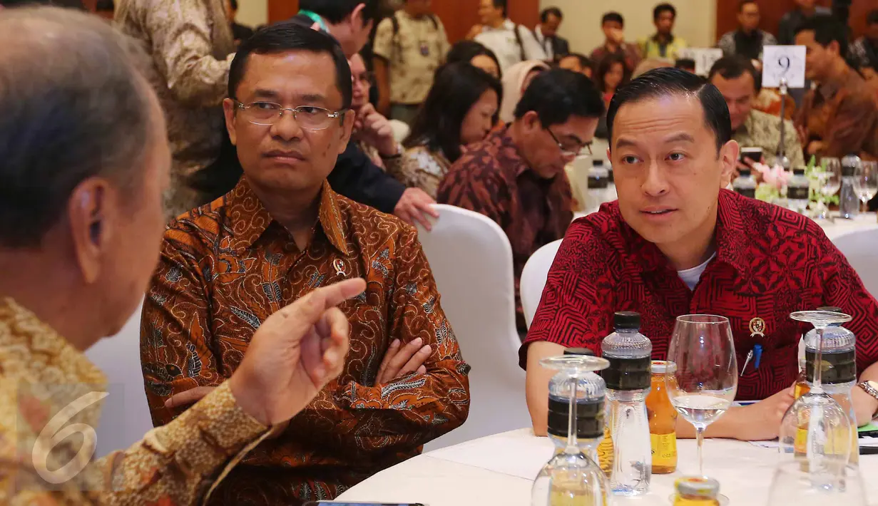 Menteri Perindustrian Saleh Husin (kiri) dan Menteri Perdagangan Thomas Lembong saat pembukaan Rakernas Kadin Hubungan International di Jakarta, Rabu (1/6).  (Liputan6.com/Angga Yuniar)