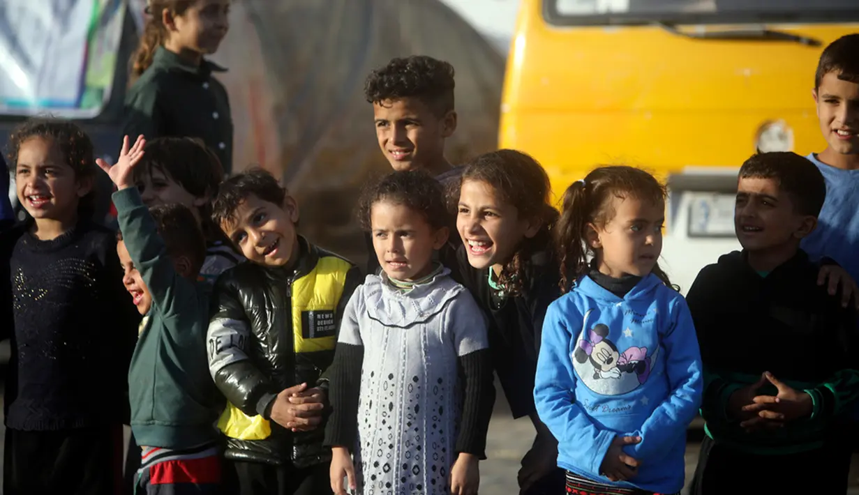 Russell mengatakan anak-anak Gaza berada pada "risiko ekstrem" dari kondisi kehidupan yang buruk selain diserang dengan bom, roket dan tembakan. (AP Photo/Mohammed Dahman)