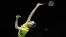 Pebulu tangkis tunggal putri Thailand, Pitchamon Opatniputh berusaha menjangkau kok dalam laga final Indonesia Masters 2026 melawan wakil China, Chen Yu Fei yang berlangsung di Istora, Senayan, Jakarta, Minggu (25/01/2026). (Bola.com/Bagaskara Lazuardi)