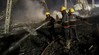 Panggung Terbakar, Amitabh Bachchan dan Pengunjung Kocar-kacir