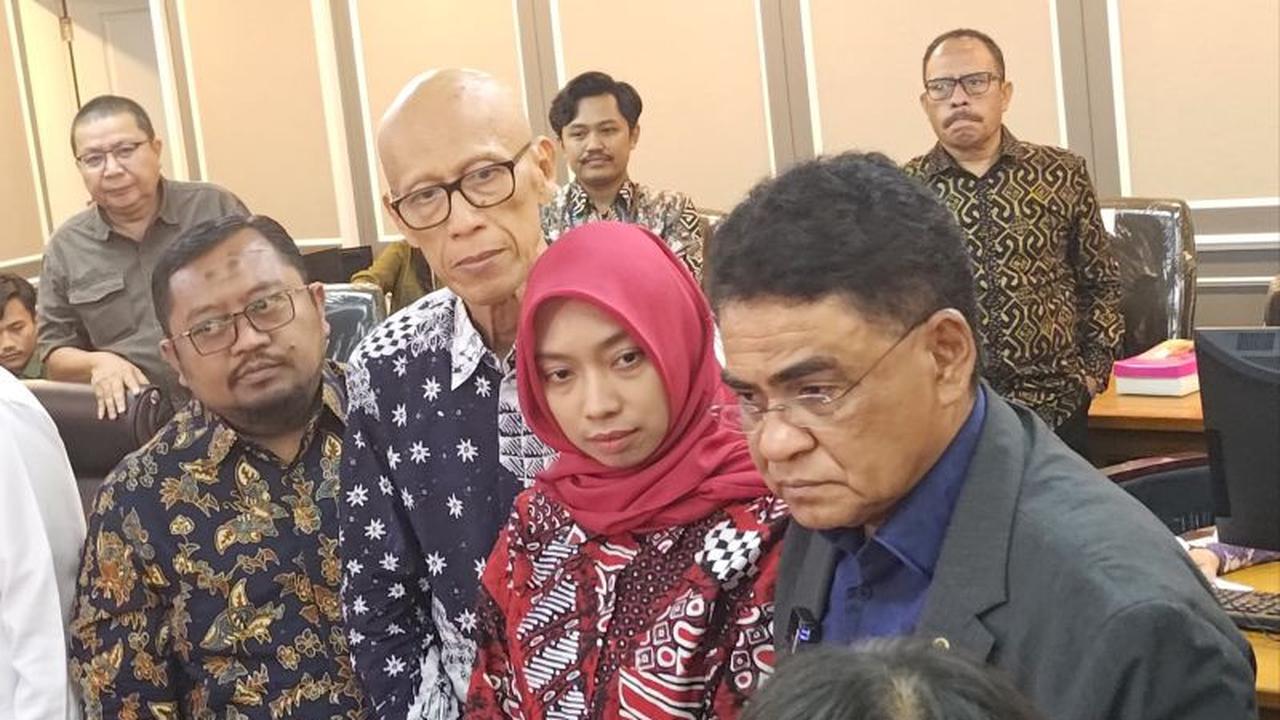 Wakil Ketua Komisi XIII DPR RI Andreas Hugo Pareira dan Istri Arya Daru