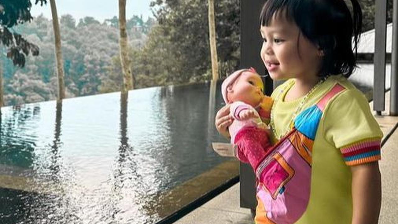 Ameena akan menginjak usia 1,5 tahun. Ameena akan menjadi seorang kakak.