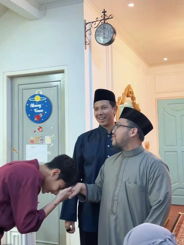 7 Potret Kajian yang Digelar Fairuz A Rafiq di Rumah, Dihadiri Irish Bella