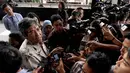 Wamenkeu sekaligus Plt Dirjen Pajak, Mardiasmo (berkaca mata) menjawab beberapa pertanyaan wartawan usai menemui pimpinan KPK di gedung KPK Jakarta, Senin (1/12/2014). (Liputan6.com/Miftahul Hayat)