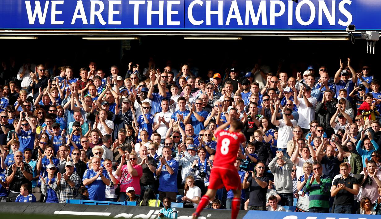 Steven Gerrard mendapat sambutan dari pendukung Chelsea. 10 Mei 2015. (Action Image via Reuters/John Sibley)