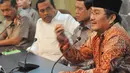 Ketua Dewan Penasehat Komnas HAM Jimly Asshiddiqie (kanan) memberikan keterangan pers usai mengikuti rapat koordinasi terkait HAM di Gedung Kejaksaan Agung, Jakarta, Kamis (21/5/2015).  (Liputan6.com/Andrian M Tunay)