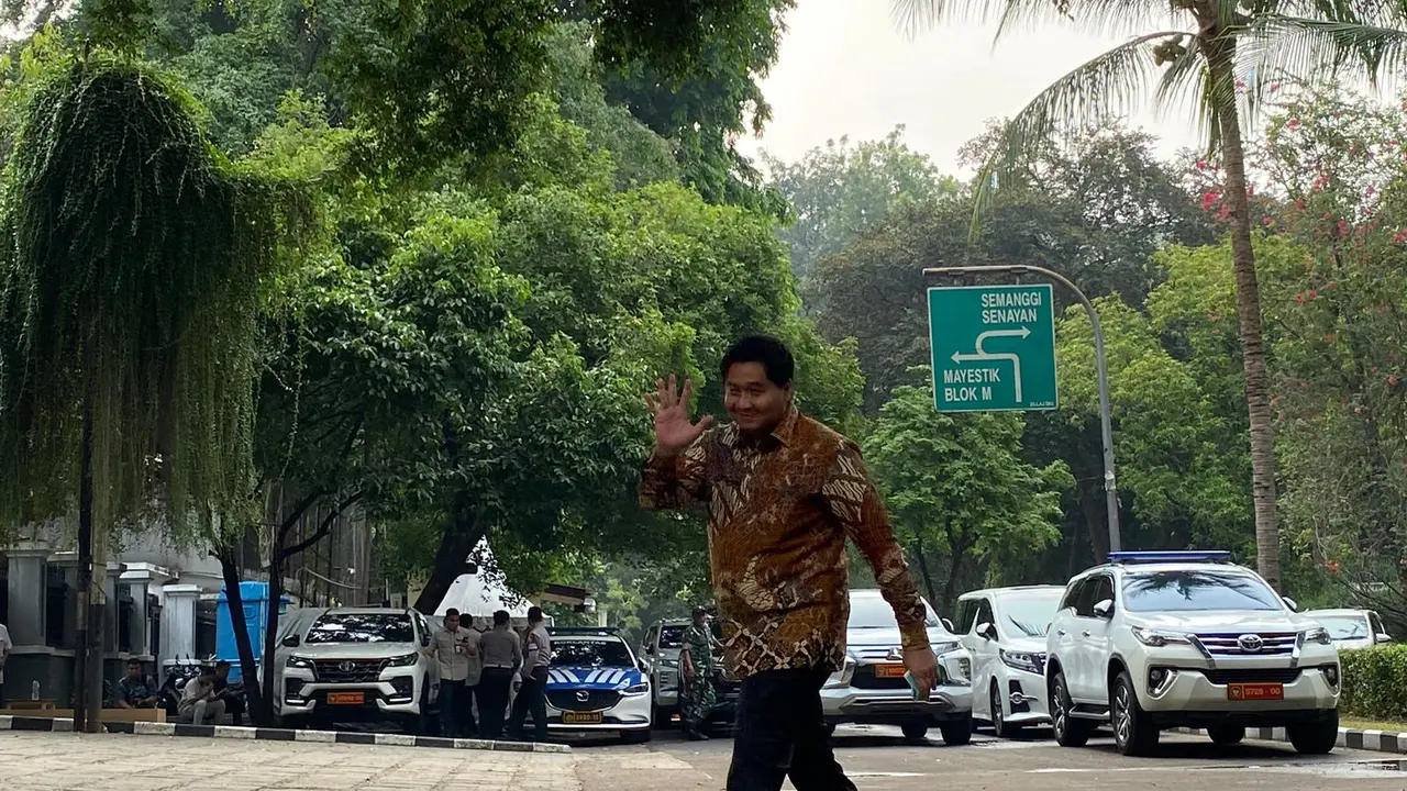 Eks politikus PDIP Maruarar Sirait hadir di Kertanegara saat Prabowo Subianto memanggil calon menteri di kabinet mendatang.